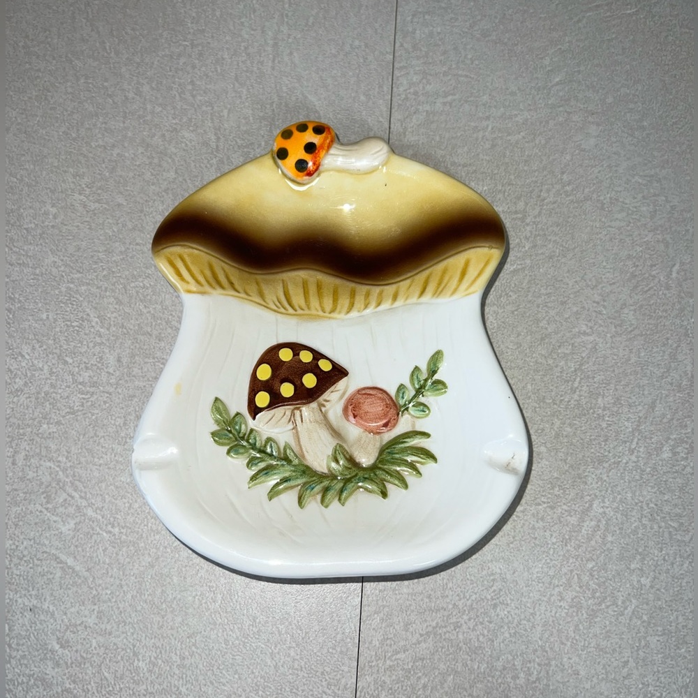 Merry Mushroom Ashtray 🍄
